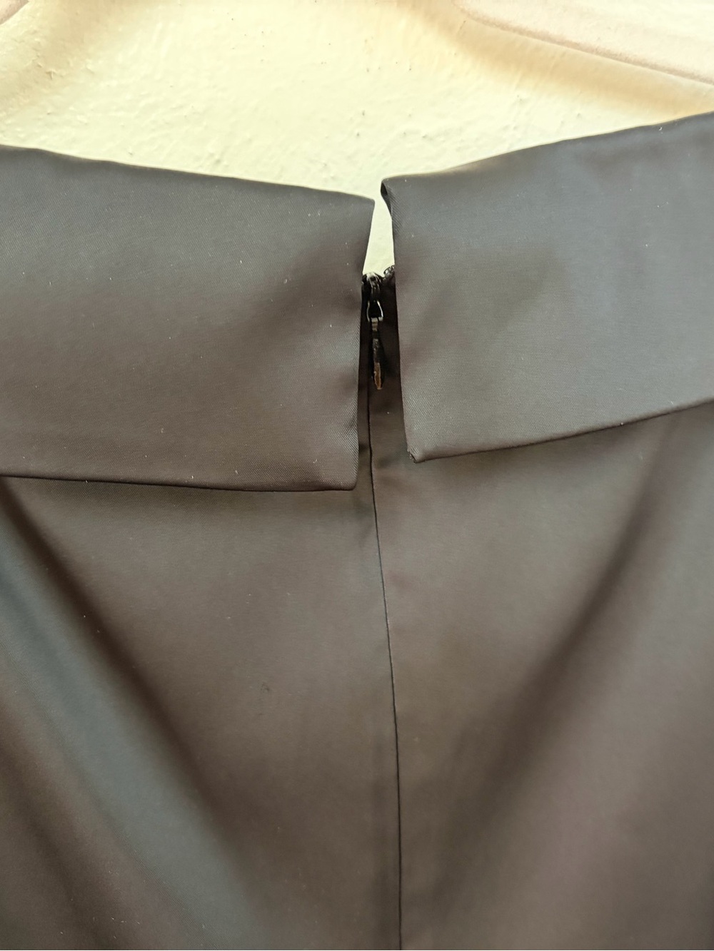 Kay Unger New York Black Elegant Off-Shoulder Dress - Picture 8 of 8
